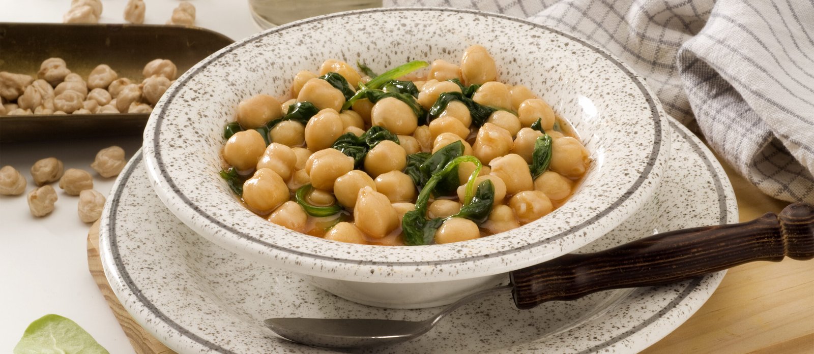 best espinacas con garbanzos near me